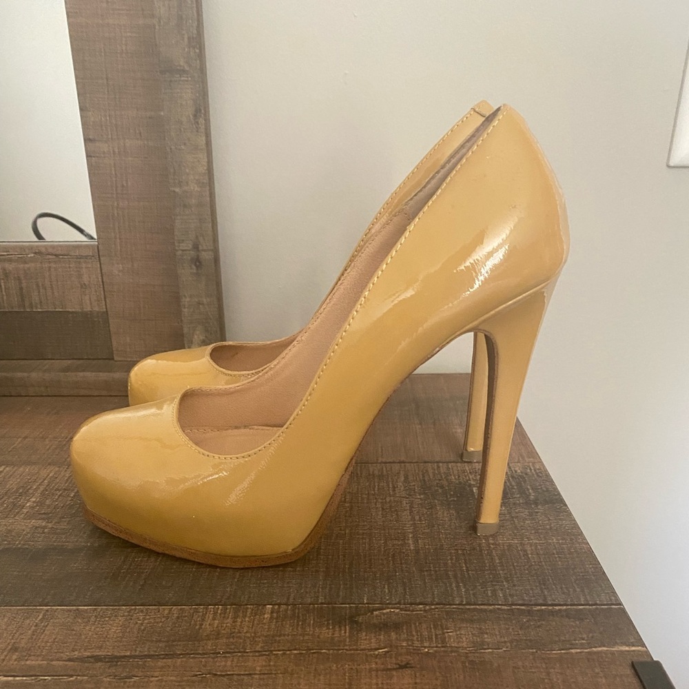 Steve Madden Womens Nude Heels
